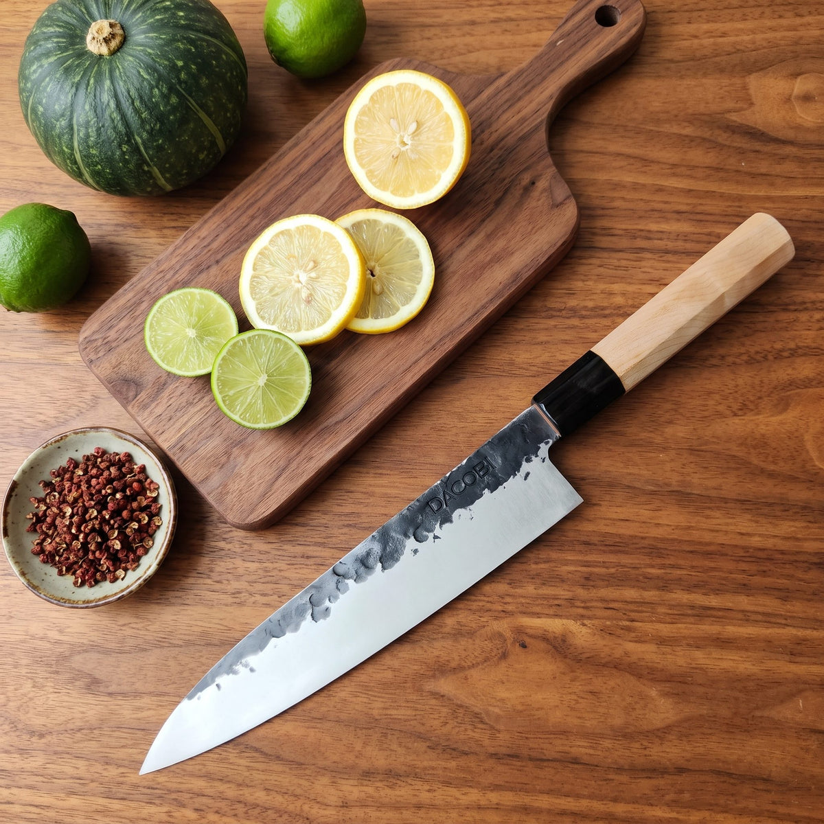 14C28N acél penge közeli részlete — Gyuto kés